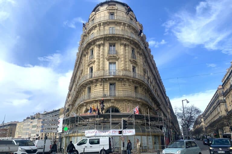 Sur le Vieux-Port, l’emblématique brasserie La Samaritaine se refait une beauté