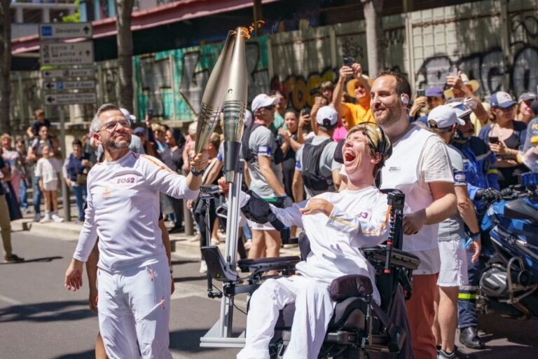 Vidéo | Malgré son handicap, Nathalie a porté la flamme olympique par la pensée