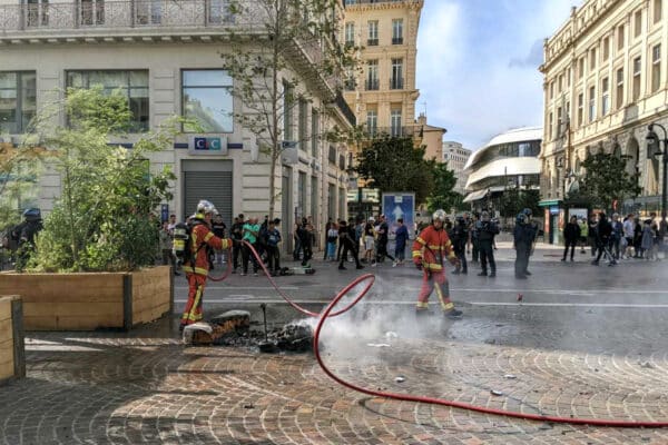 canebiere-pompiers-emeute