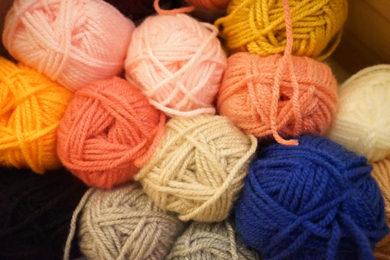 tricot, Aux abords du cours Julien, un caf&eacute; aiguille les amateurs de tricot et de crochet, Made in Marseille