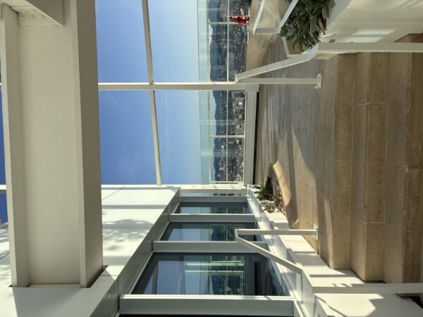 Sky_center_Marseille_vertical