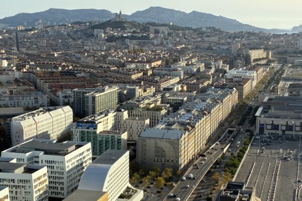Sky_center_vue_marseille_hauteur_docks2