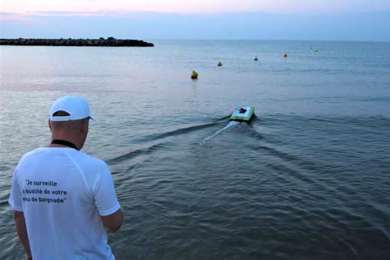Vidéo | Comment Suez contrôle la qualité des eaux de baignade de 150 plages