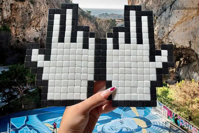 Ce Marseillais imagine des kits de mosaïque inspirés des murs de la ville