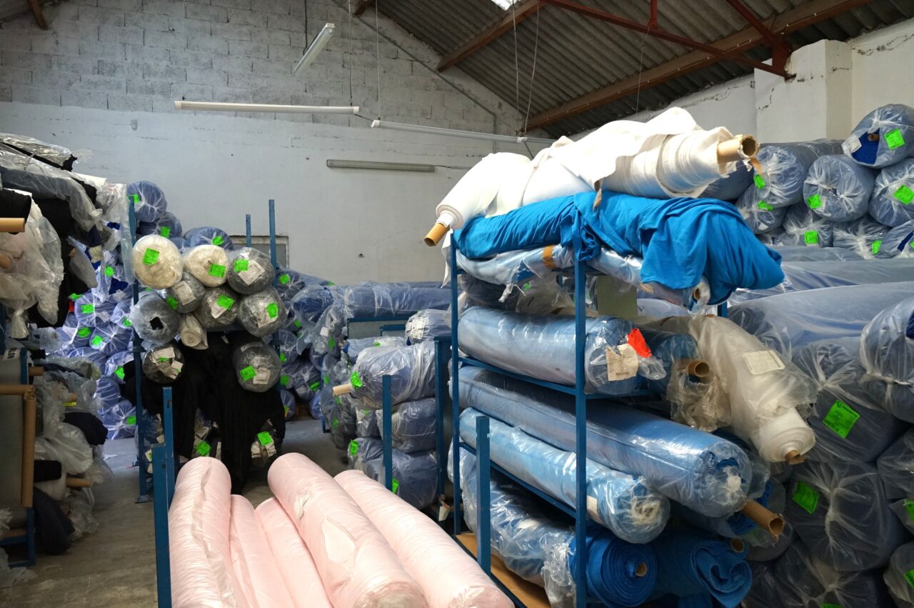 Fil rouge, &Agrave; la Capelette, la derni&egrave;re grande usine textile du Sud-Est cherche &agrave; grandir, Made in Marseille