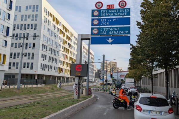 acces-autoroute-joliette-A55-blocage