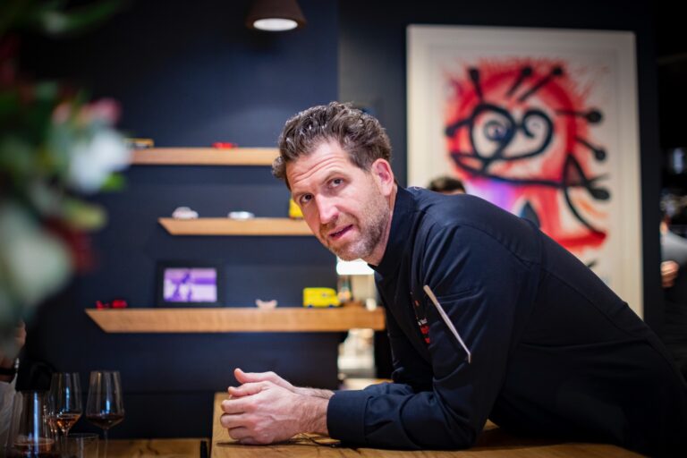 Le chef marseillais trois étoiles Alexandre Mazzia élu chef de l&rsquo;année 2023