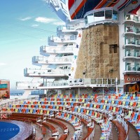 allure-of-the-seas-piscine-escalade-sport