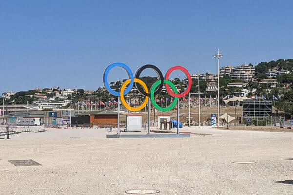 anneaux-olympiques-JO-2024-prado