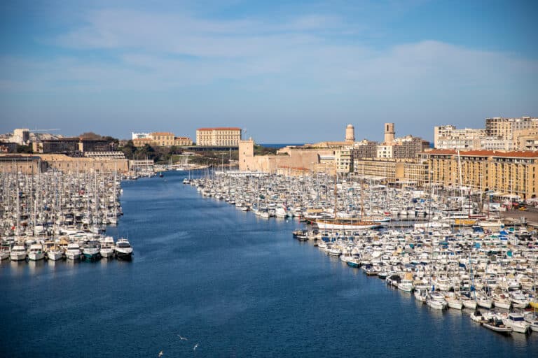 Les Marseillais se jettent à l&rsquo;eau pour dépolluer le Vieux-Port ce samedi