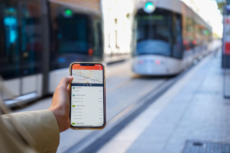 Découvrez le site et l&rsquo;application de la Métropole pour simplifier vos trajets