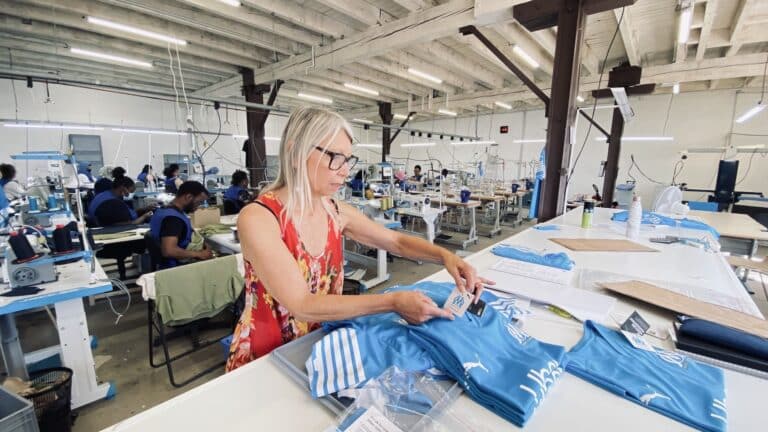 Vidéo | L’atelier marseillais Fil Rouge, nouveau fleuron de l’industrie textile made in France