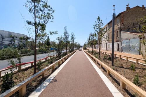 aux puces, En images | Devant le march&eacute; aux puces, la transformation de Cap-Pin&egrave;de touche au but, Made in Marseille