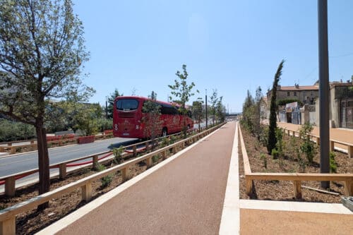 aux puces, En images | Devant le march&eacute; aux puces, la transformation de Cap-Pin&egrave;de touche au but, Made in Marseille