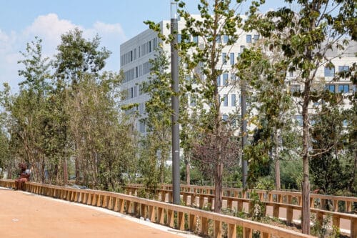 aux puces, En images | Devant le march&eacute; aux puces, la transformation de Cap-Pin&egrave;de touche au but, Made in Marseille