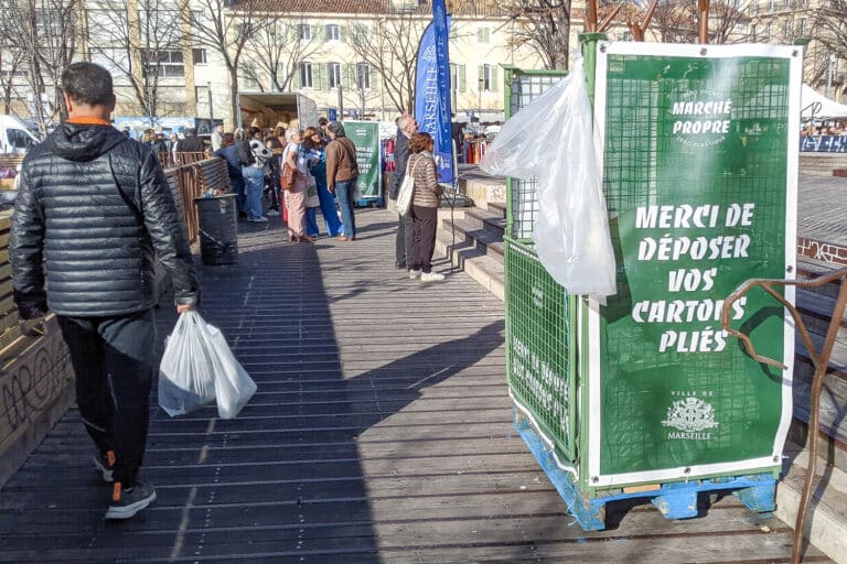 Au marché de la Plaine, la mairie lance la chasse aux déchets