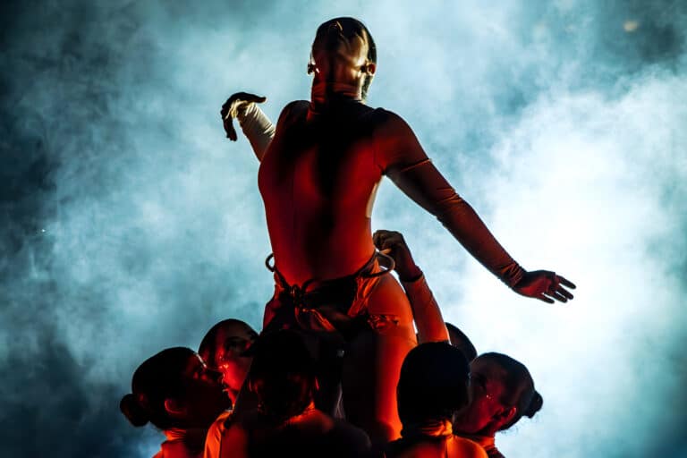 Un ballet suspendu à 30 mètres de hauteur va animer le Vieux-Port