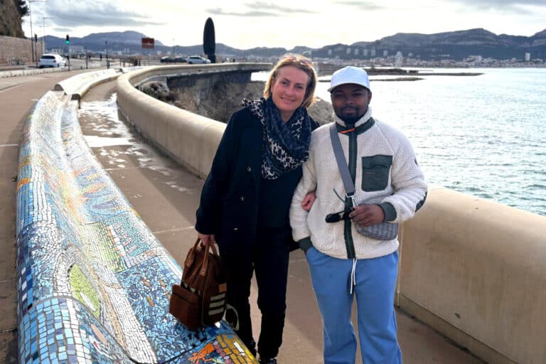 Vidéo | 160 fresques en mosaïque ont déjà recouvert le banc de la Corniche
