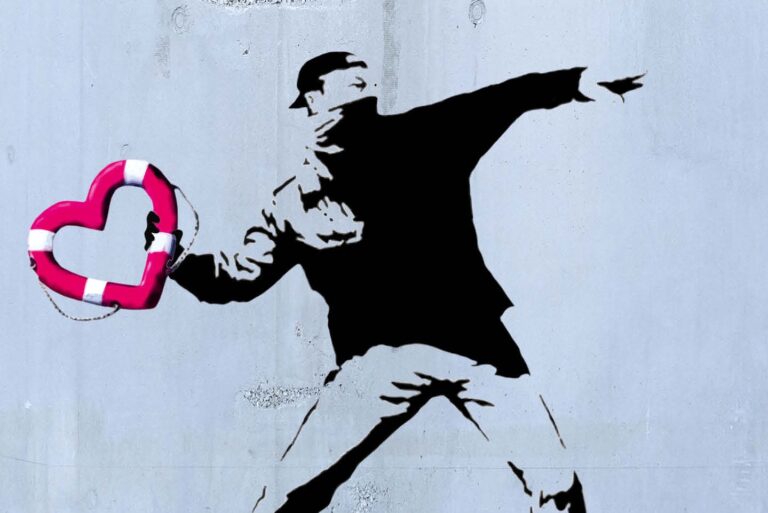 Vidéo | Une expo solidaire sur l&rsquo;univers du street-artiste Banksy à la Cité des arts de la rue