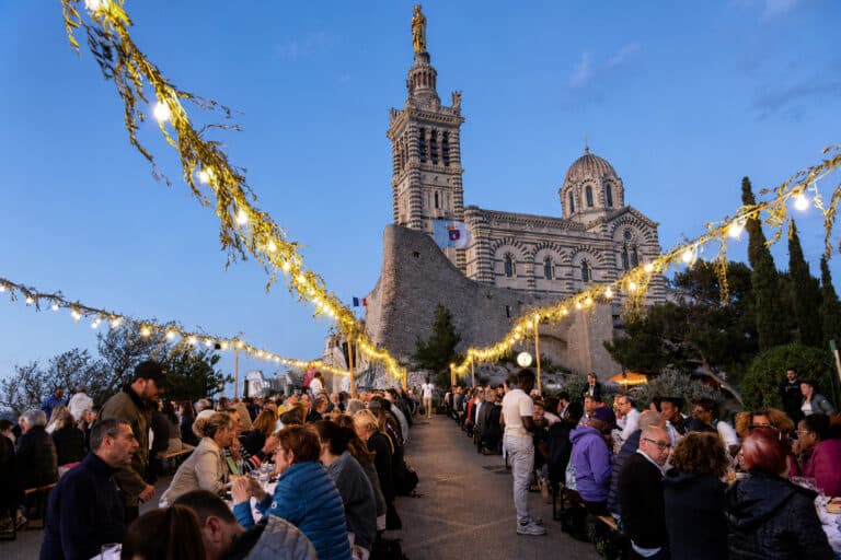 Un grand banquet solidaire organisé au pied de Notre-Dame de la Garde fin juin