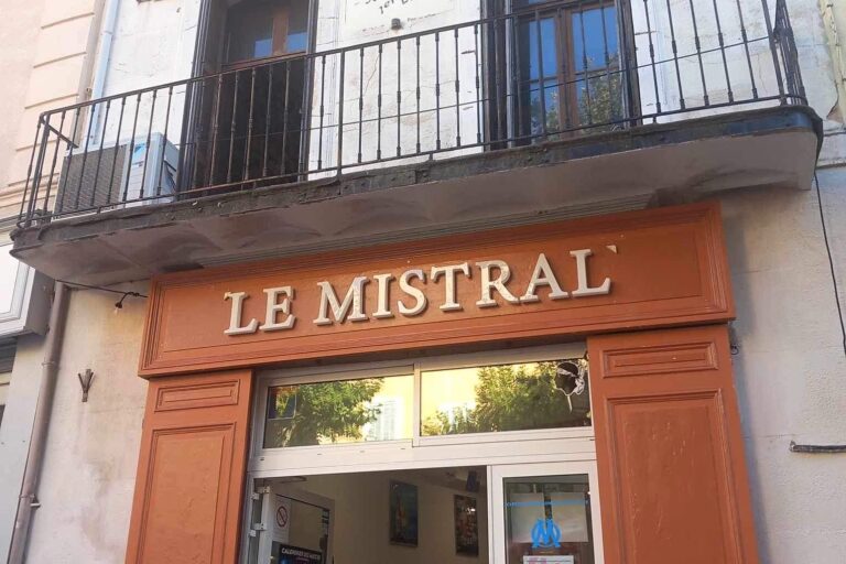 Plus belle la vie : le nouveau bar du Mistral s&rsquo;installe au centre-ville d&rsquo;Allauch
