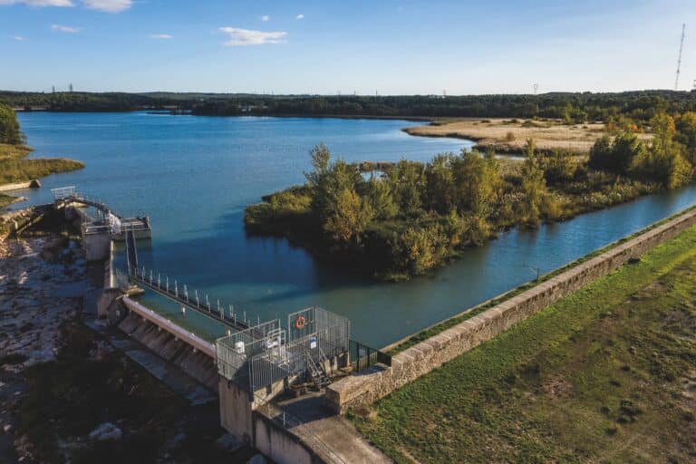 Distribuer, assainir  et préserver l’eau, un enjeu capital dans la métropole