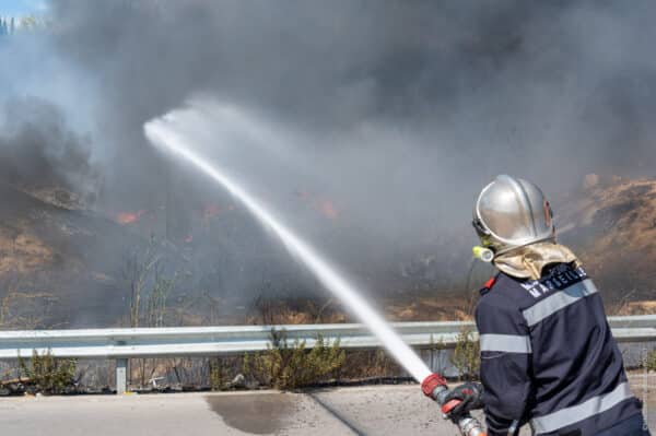 FEU-DE-VEGETATION-RUE-EUGENIE-MARCHAND