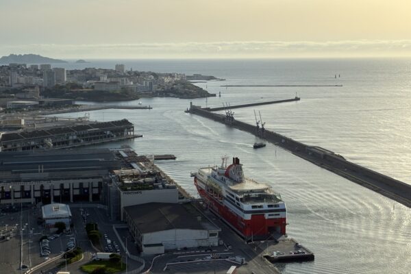 bateau_marseille_Docks_hauteur