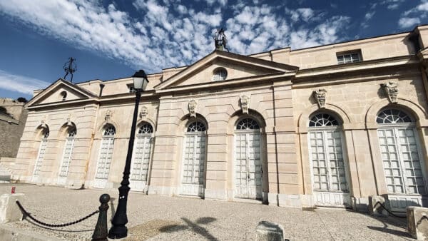 bâtiment-consigne-sanitaire_1