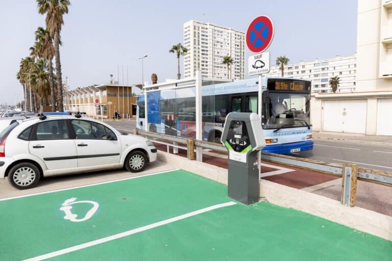 90 bornes pour véhicules électriques déployées dans la métropole de Toulon