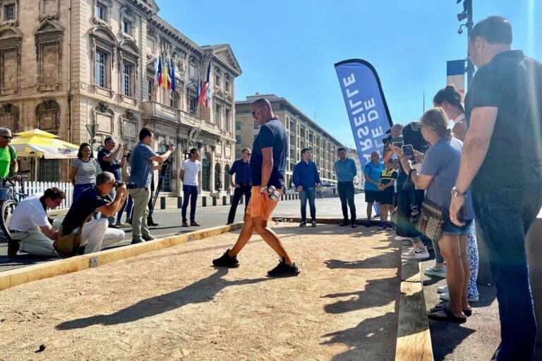 D&rsquo;un terrain de pétanque éphémère sur le Vieux-Port à la création d&rsquo;un boulodrome couvert