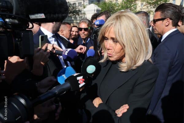 brigitte-macron-micro