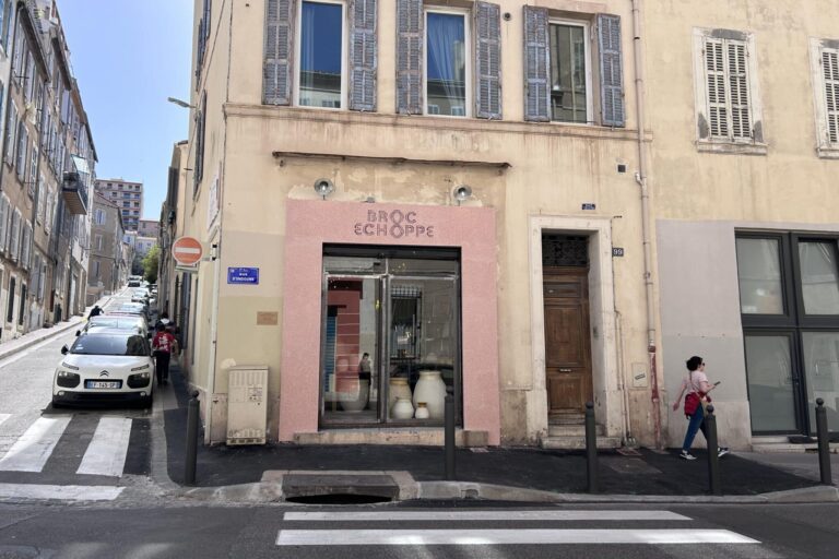 Vidéo | Broc Échoppe, un vide-grenier indoor pour dénicher ou revendre des objets à Marseille
