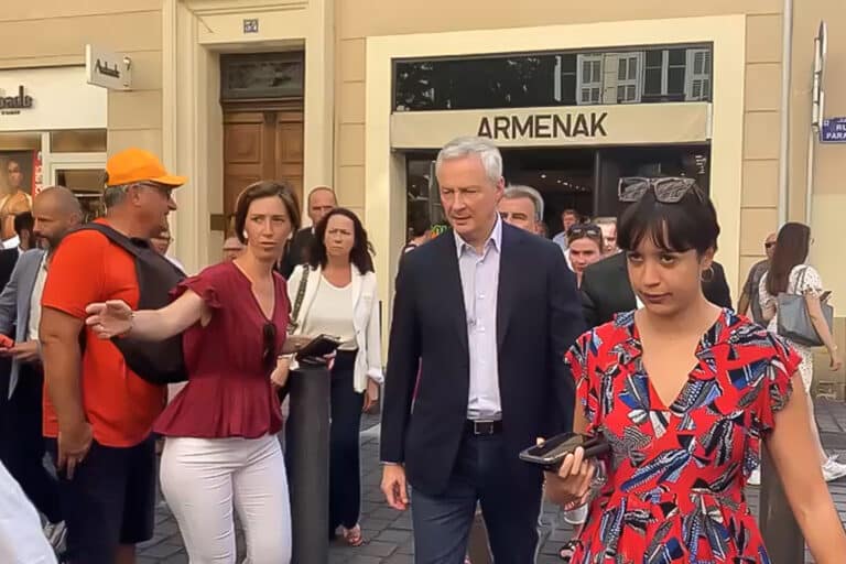 Vidéo | A Marseille, Bruno Le Maire à la rencontre des commerçants du centre-ville