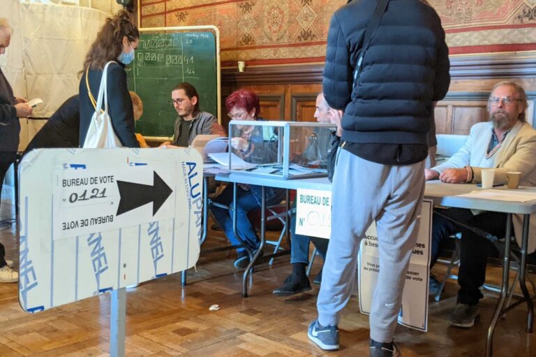 Le second tour de l’élection présidentielle en direct : participations, réactions…