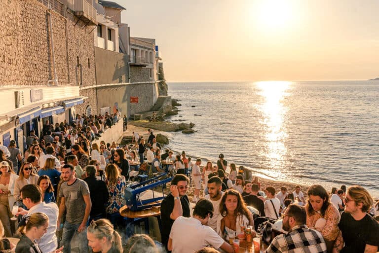 Ces rooftops et spots en bord de mer qui rouvrent à Marseille pour la belle saison