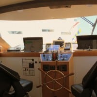 cabine-pilotage-planet-solar-bateau
