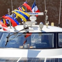 cabine-pilote-bateau-planet-solar