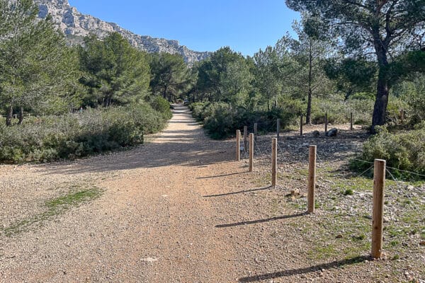 calanques-chemin-sugiton-après-fourche B-©Par Ailleurs Paysages