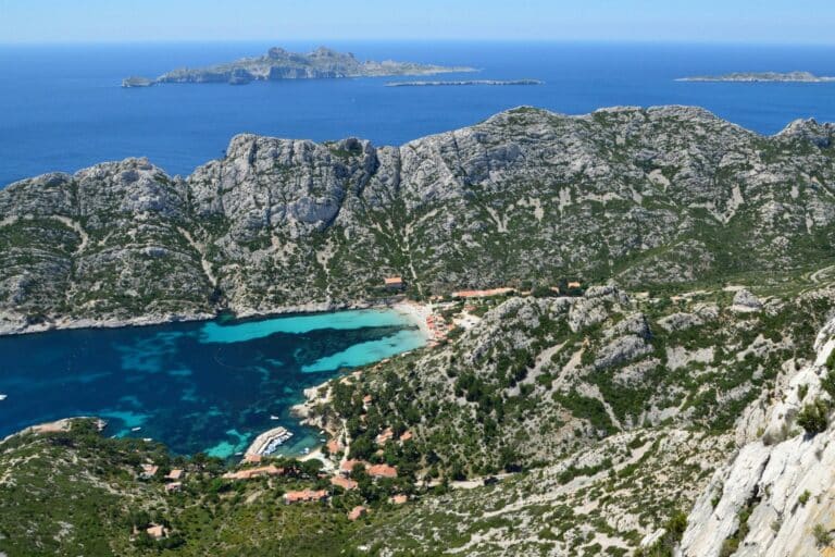 Calanques de Marseille : restrictions d’accès automobile pour Sormiou, Morgiou et Callelongue