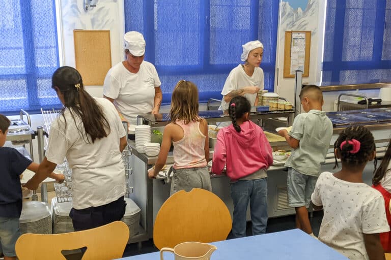 Marseille réexamine le contrat des cantines scolaires