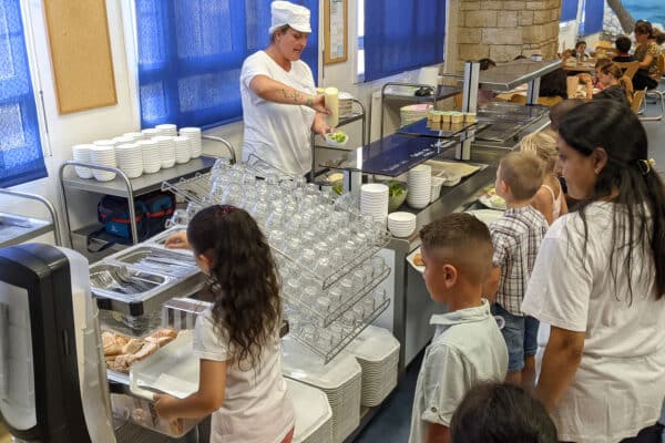 cantine-ecole-eleves-refectoire-3