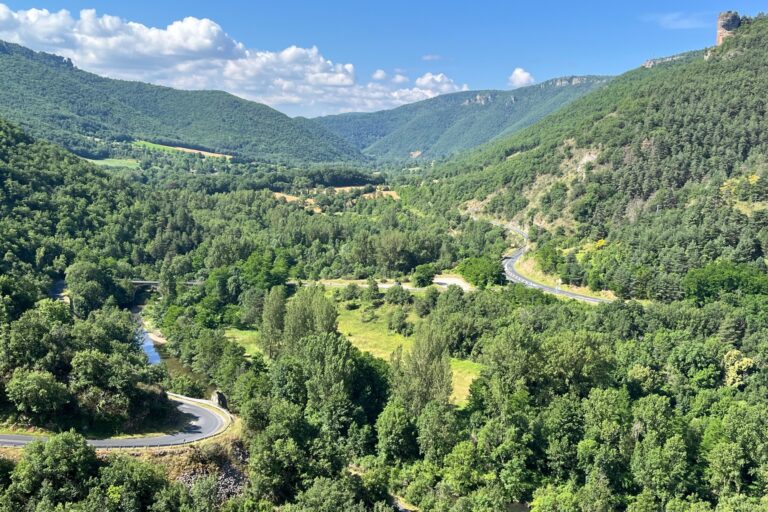 Évasion I Escapade en Aveyron, de la beauté sauvage du Larzac au chef-d’œuvre de Millau