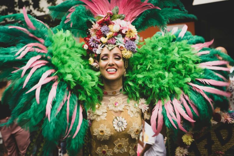 Vidéo | Dans les coulisses du Carnaval de Marseille, en préparation pour le 26 avril