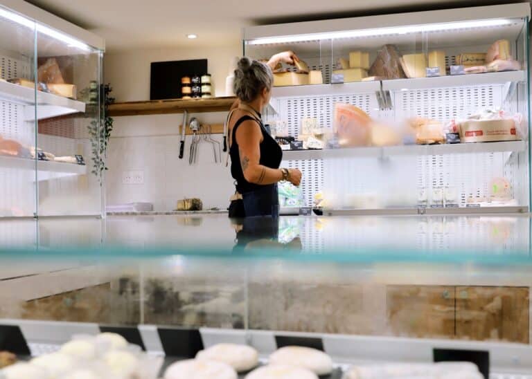 Chez Laurette, une cave à vins et fromages s&rsquo;invite au sous-sol du concept store