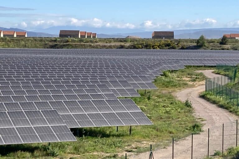 La plus grande centrale solaire des Bouches-du-Rhône inaugurée à Istres