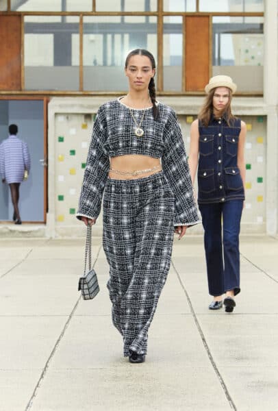 d&eacute;fil&eacute; Chanel, Revivez en images le d&eacute;fil&eacute; Chanel sur le toit de la Cit&eacute; Radieuse &agrave; Marseille, Made in Marseille