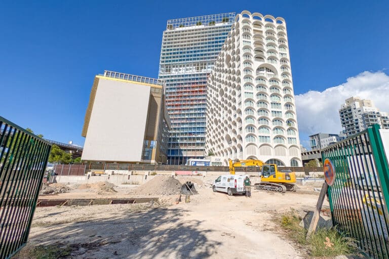 Premiers coups de pelle pour M99, dernière tour de la skyline d&rsquo;Arenc