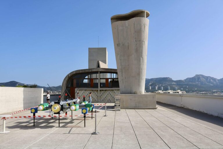 Le défilé Chanel organisé sur le toit de la cité du Corbusier le 2 mai