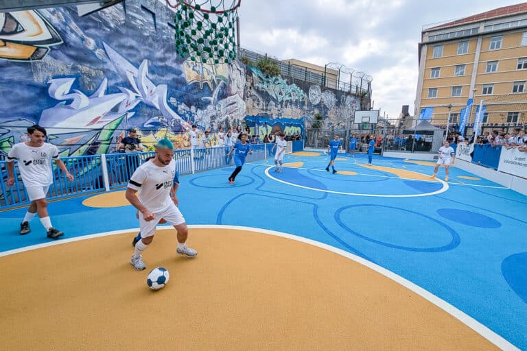 Un city stade flambant neuf aux couleurs de l&rsquo;OM inauguré à la Friche la Belle de Mai